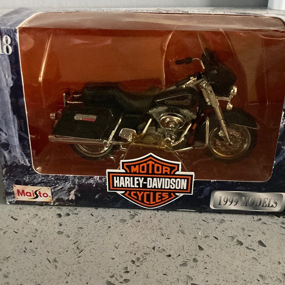 Harley Davison toy  Electra glide standard 1999